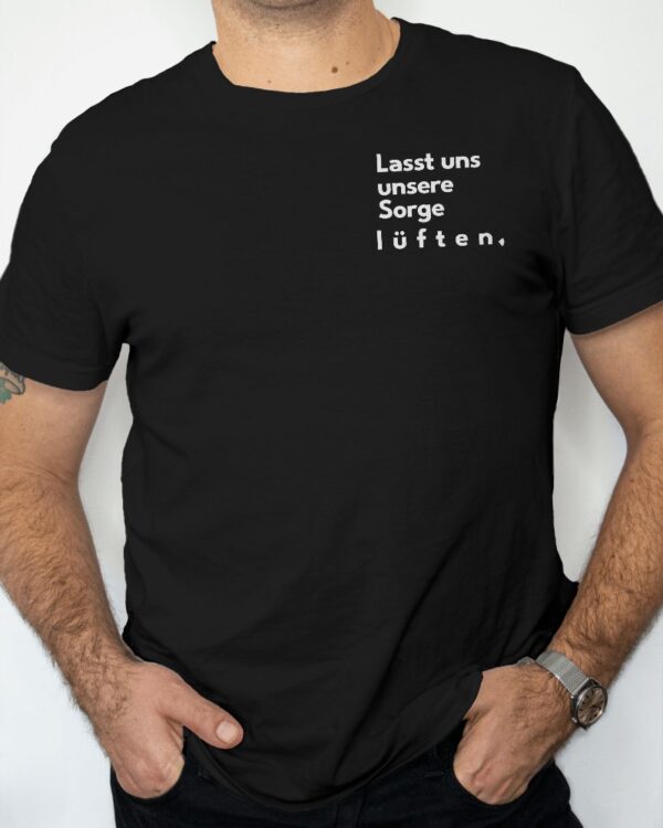 lasst uns luften blk Unisex T-shirt "Lasst uns lüften..."