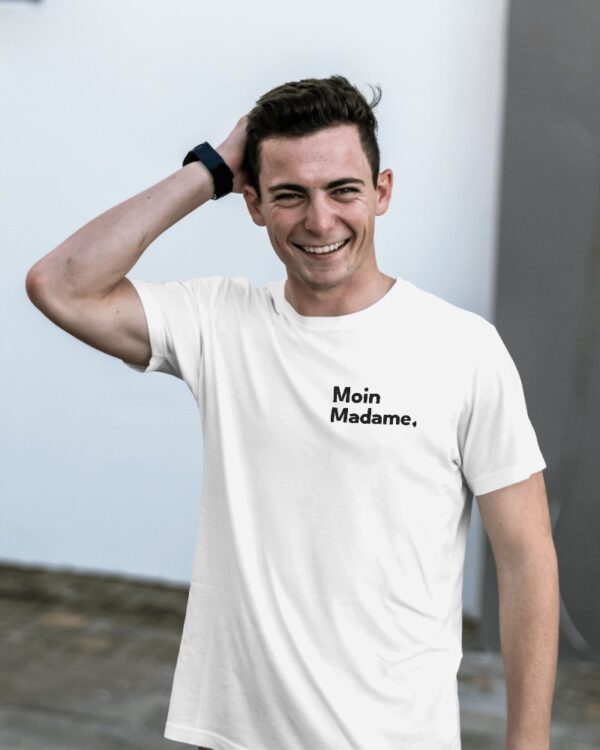moin wh happy man with white tee